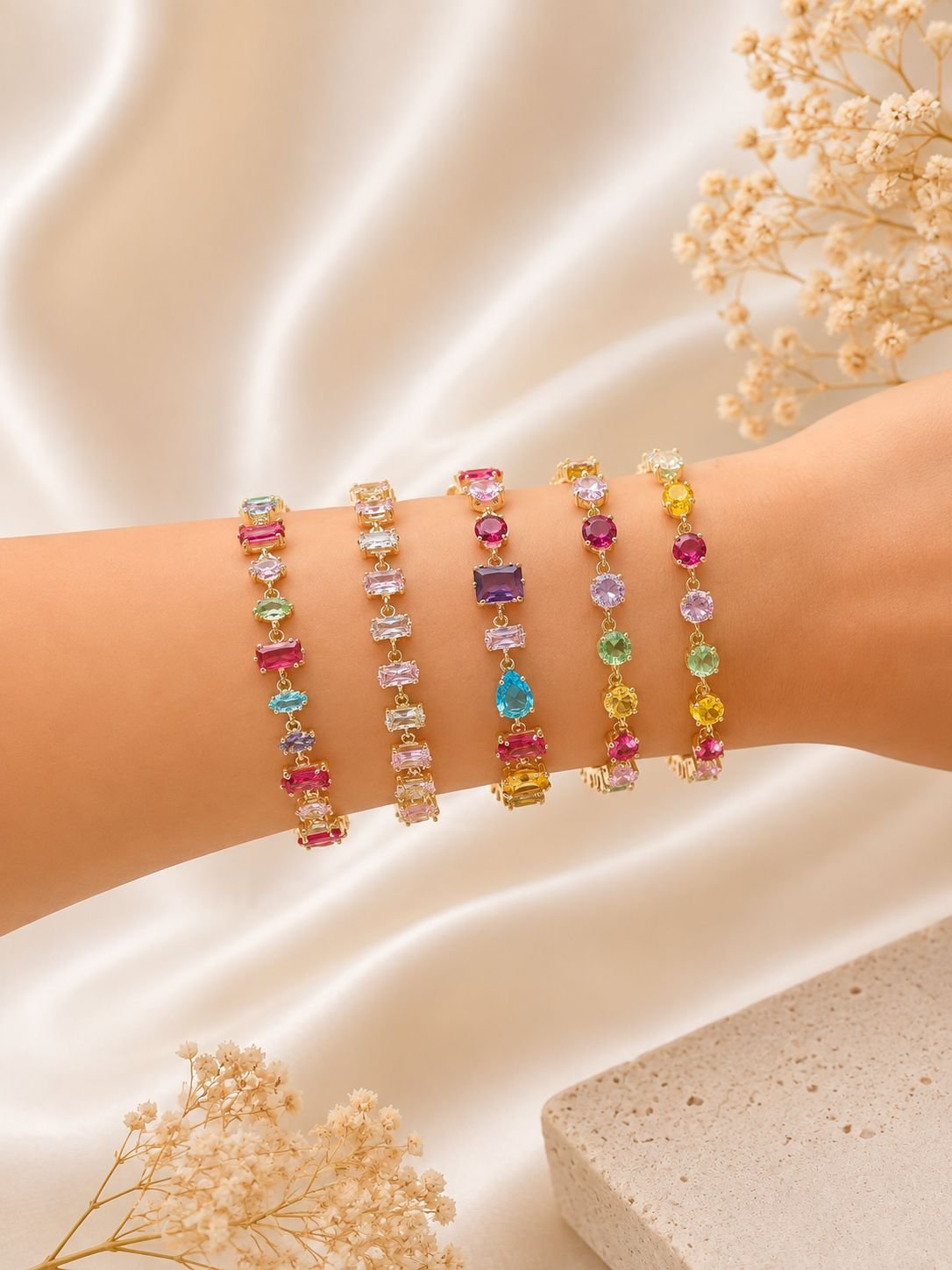 Pembe-Beyaz Baget Taşlı Gold Bileklik görsel 2