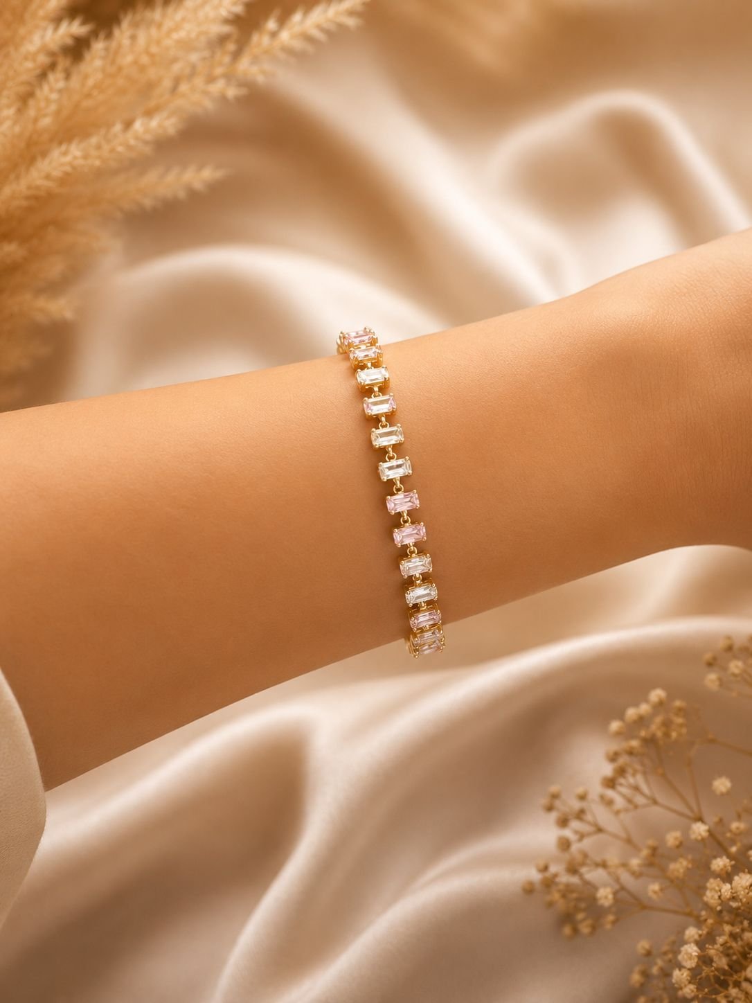 Pembe-Beyaz Baget Taşlı Gold Bileklik