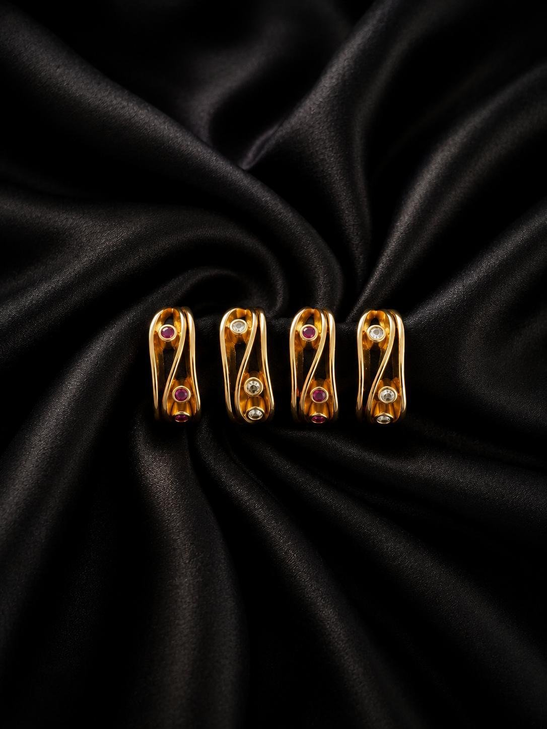 Kıvrımlı Taşlı Gold Yüzük görsel 2
