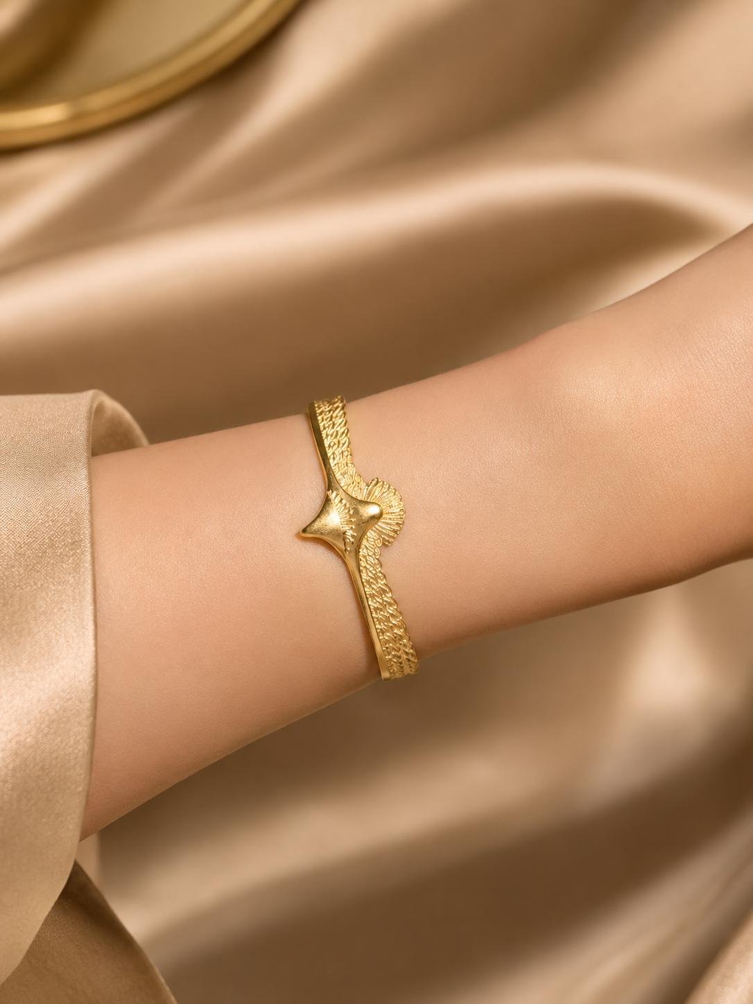 Kuş Figürlü Gold Kelepçe