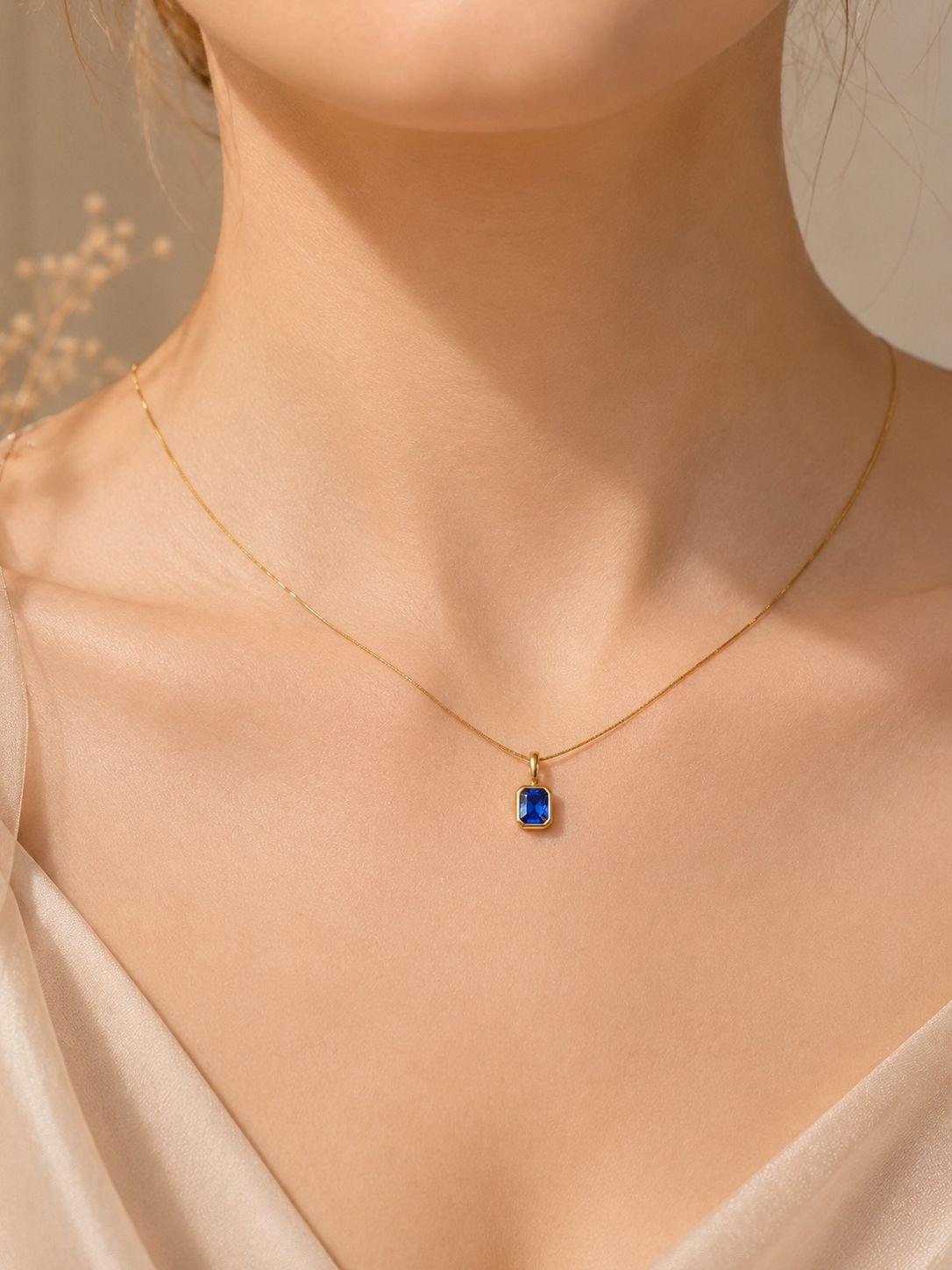 Safir Işıltısı Kolye