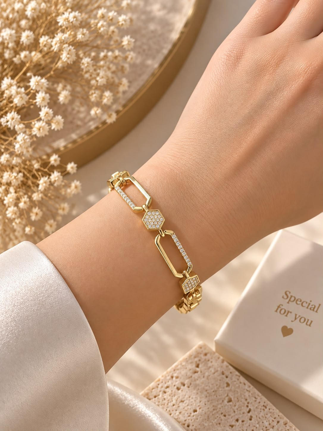 Luxe Geometric Taşlı Gold Bileklik